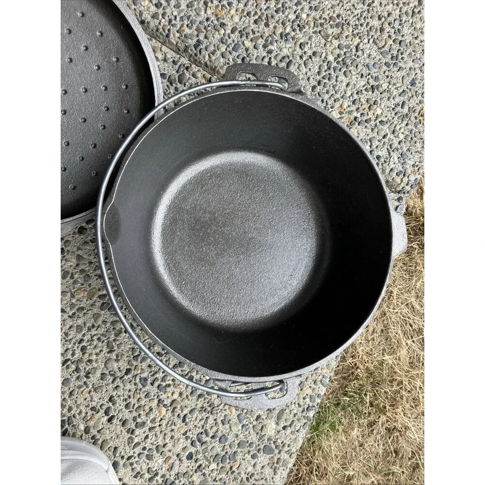 Birmingham Stove & Range BSR #8-B Cast Iron Dutch Oven 10 1/4